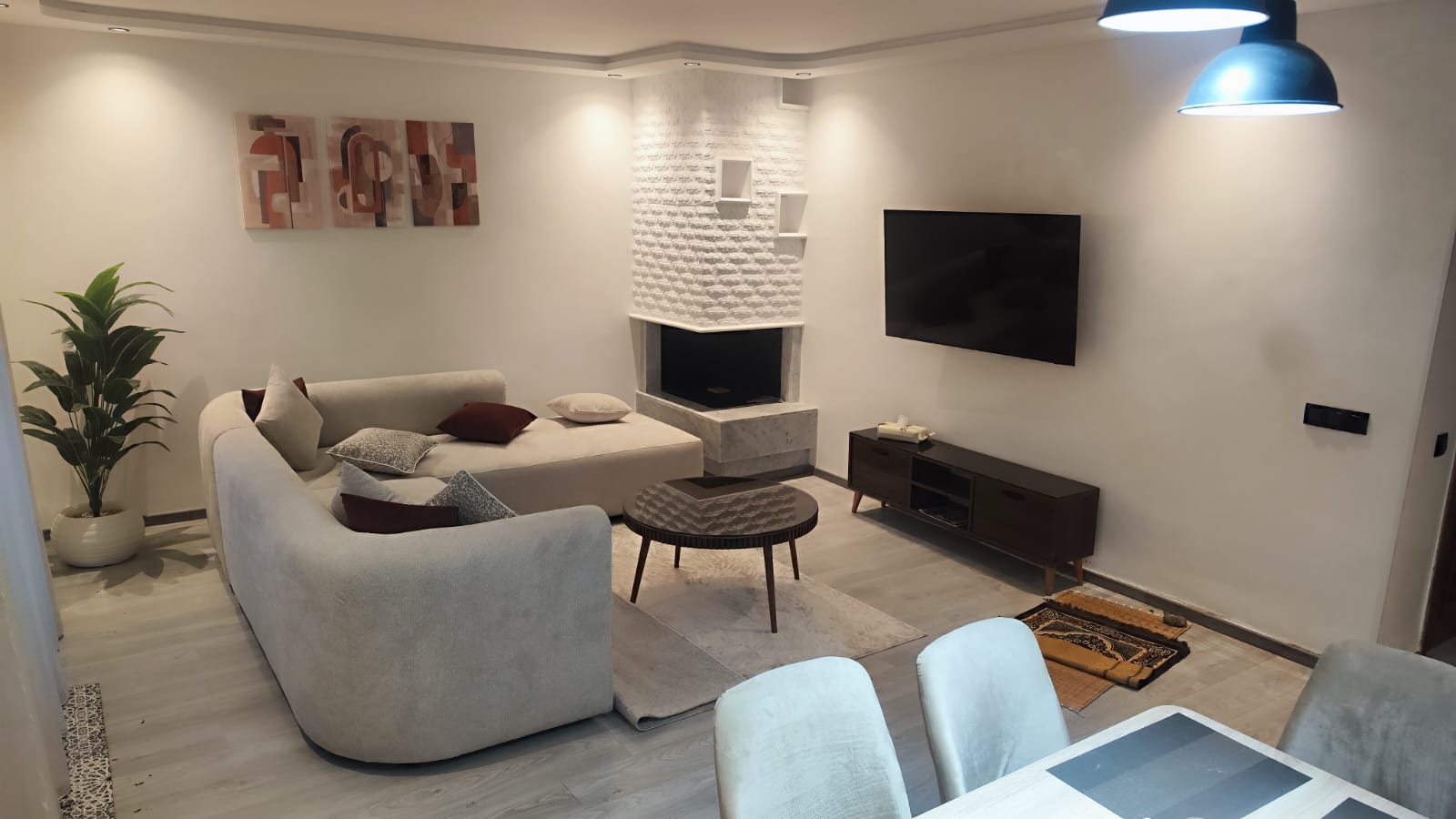 a7c12414-9814-485b-bd6b-d51755a64505 À louer – Bel appartement meublé rénové à neuf avec grande terrasse – Bourgogne
